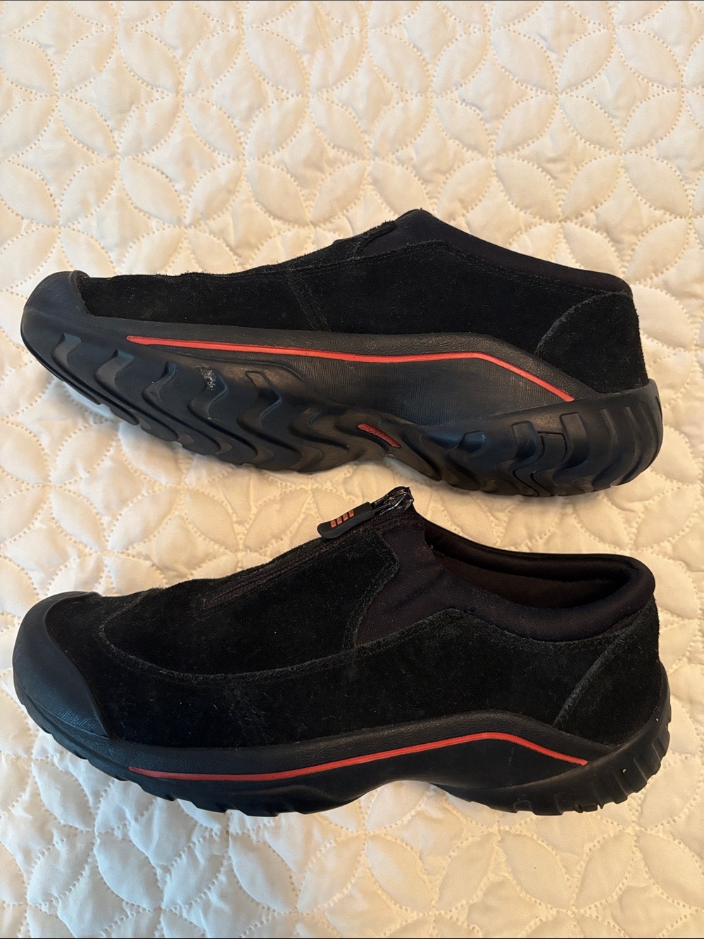 Lands End Black Slip-On Suede Snow Shoes with Front Zip 7.5 - Picture 2 of 6